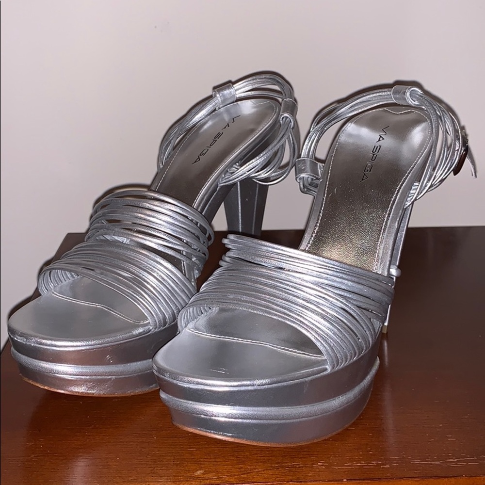 WOMANS HEELS SIZE 10